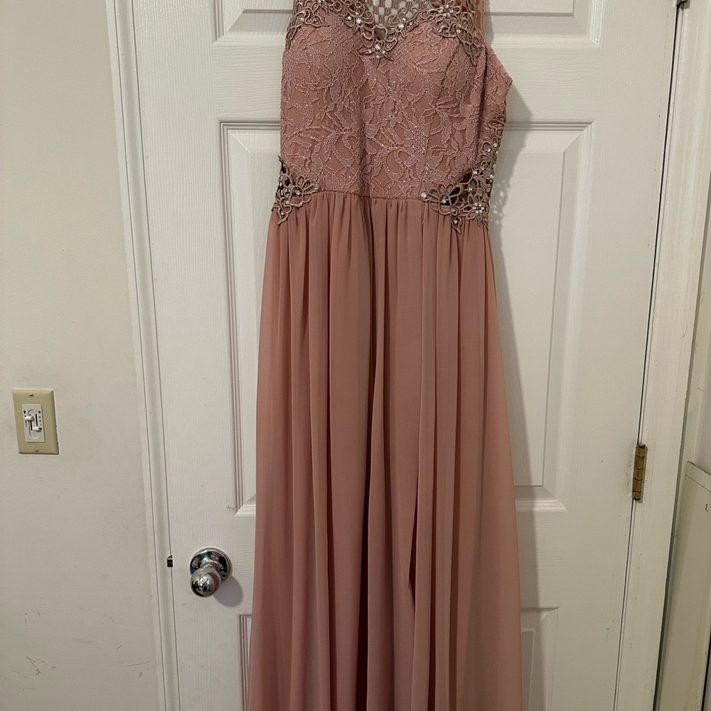 Elegant Pink Lace Evening Gown